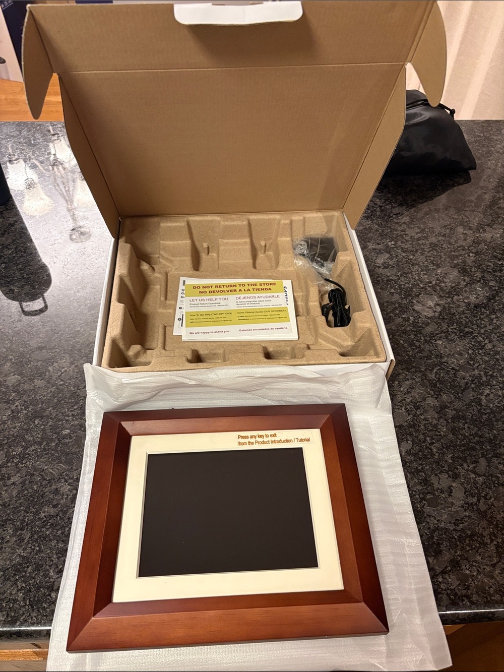 Digital Photo Frame with Wood Tone Frame and Cream Mat